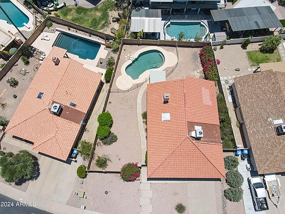 3rd image of 4627 E CARMEN Street