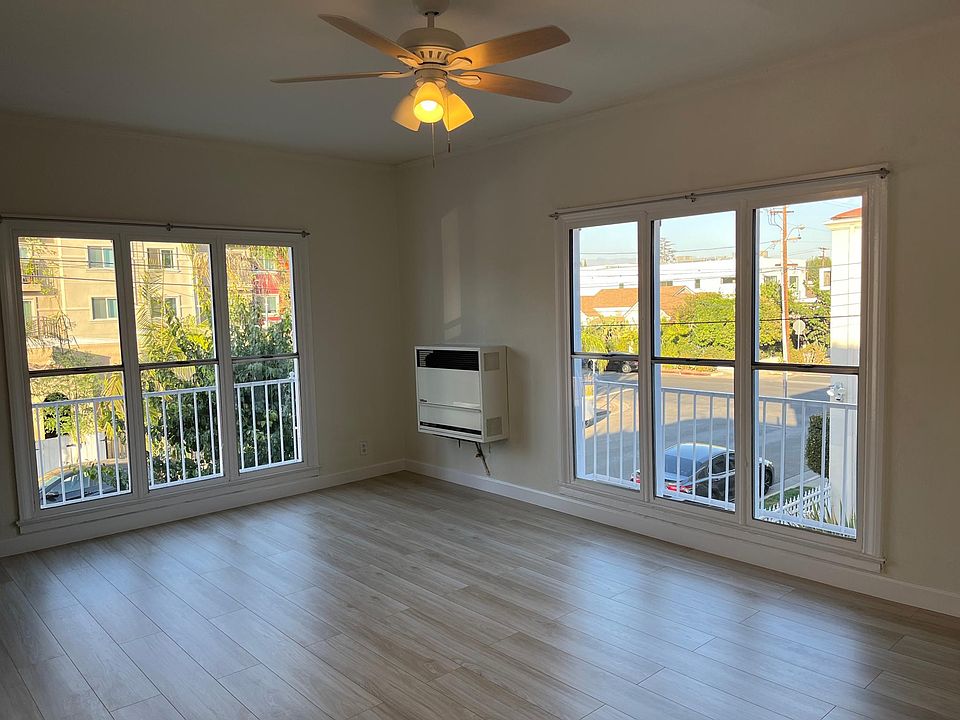 Living room with views of the mountains in distance