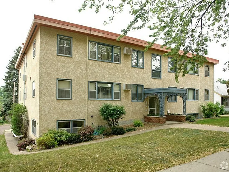 996 Van Buren — Photo 1
