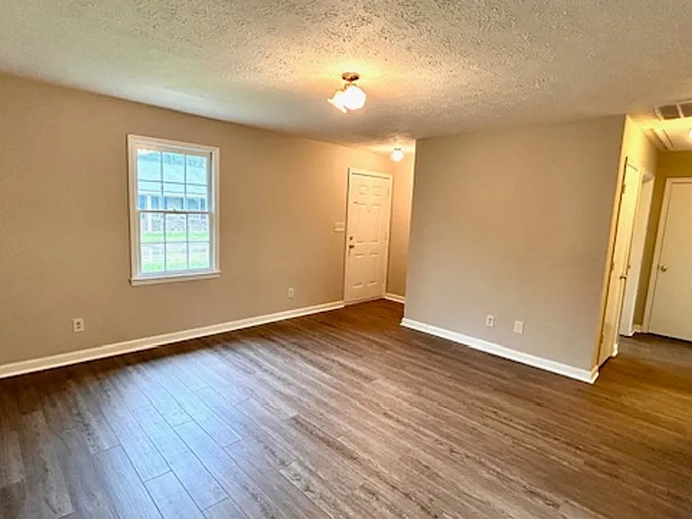 180 Hennon Dr NW — Photo 7