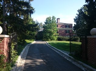 100 Essex Rd, Newton, MA 02467