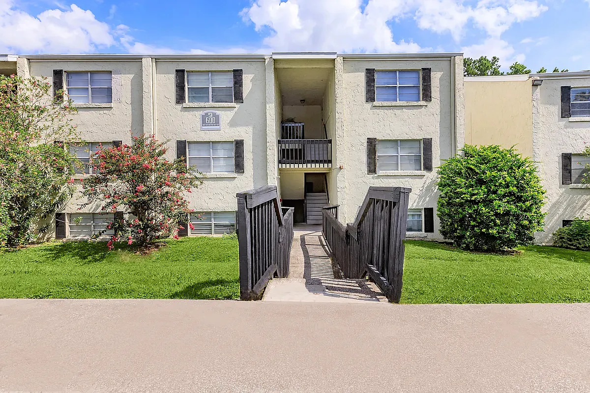 Silversmith Creek Apartments — Photo 1