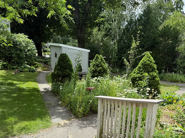 Courtyard, between 78 & 76