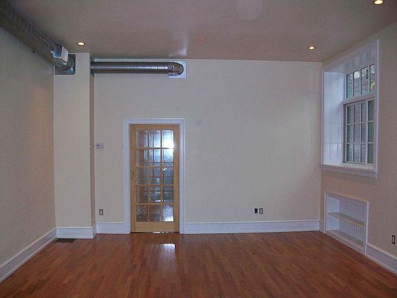 3rd image of 1022 Catharine St #1