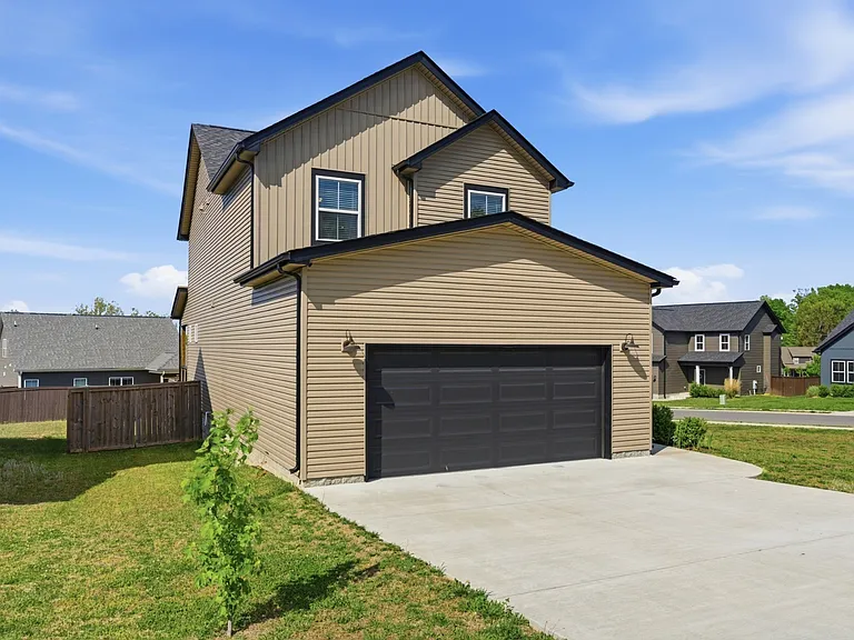 801 Marksman Ct — Photo 1