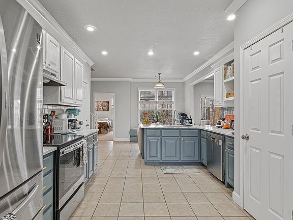 5th image of 1010 Brownstone Dr