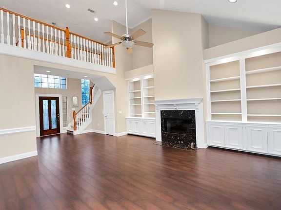 4th image of 7918 Oakwood Hollow St