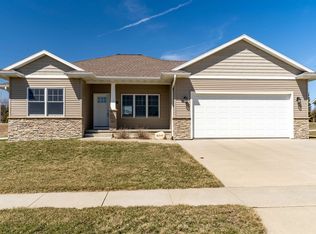 1115 Lozmar Ln, Shell Rock, IA 50670