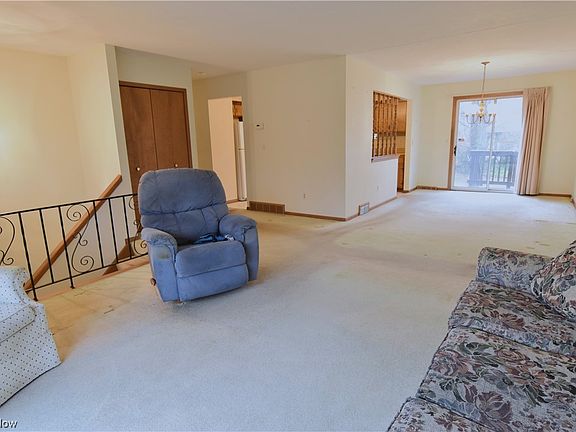 4th image of 27800 Parkview Dr