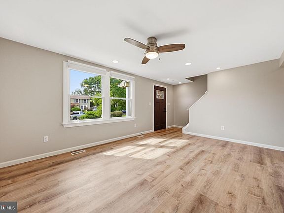 4th image of 1572 Carey Pl