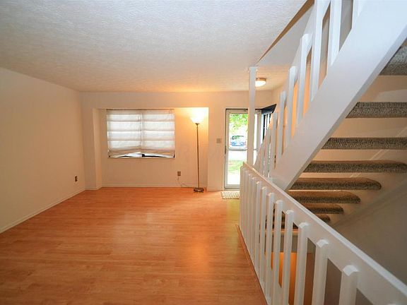 2nd image of 927 Charnwood Ln