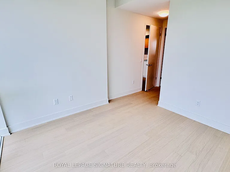 322 Dupont St #605 — Photo 19