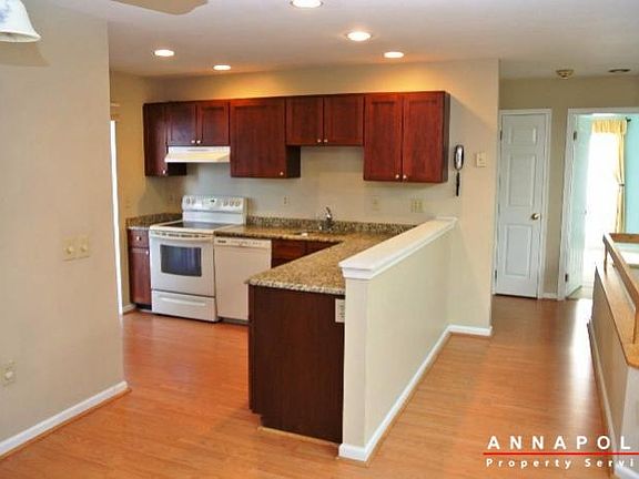 4th image of 913 Langdon Ct