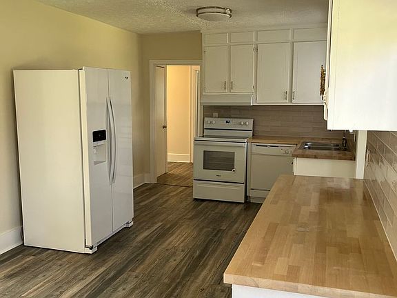 2nd image of 921 Cahal Ave