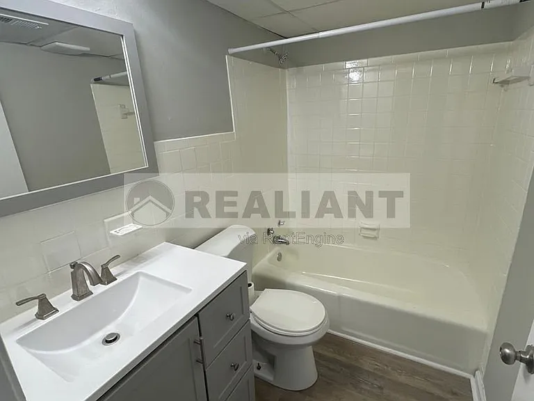 2069 Fontaine Rd #10 — Photo 10