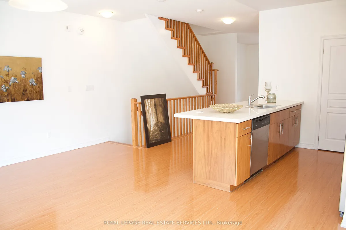 Building Photo - 362 Plains Rd E #6