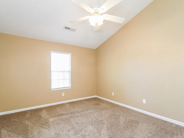 300 Creekview Dr — Photo 10