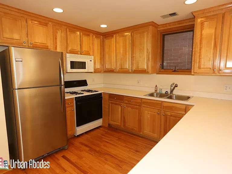 824 W Buckingham Pl #1 — Photo 2