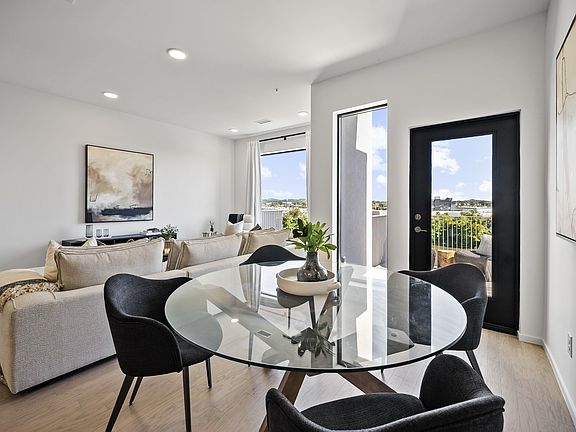 2nd image of 700 1st St N #302