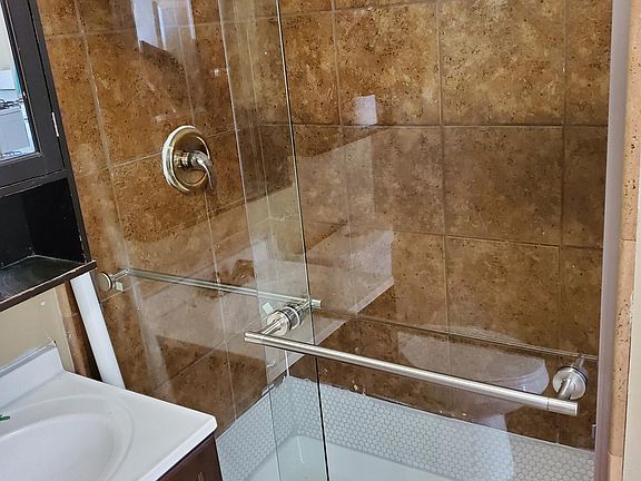 4th image of 3405 S Ashland Ave #1F