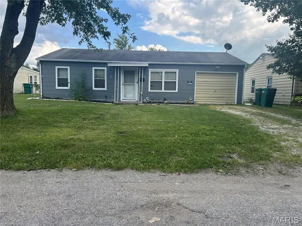 823 Saint Matthew Dr, Cahokia, IL 62206