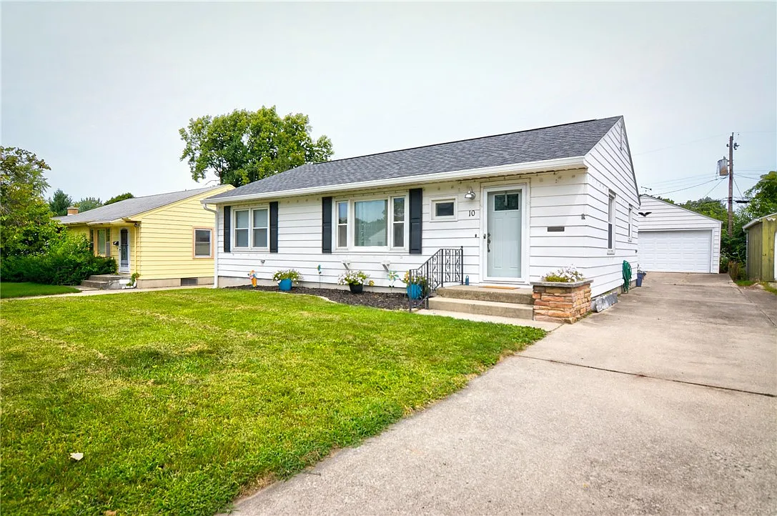10 Maple Ct photo 1