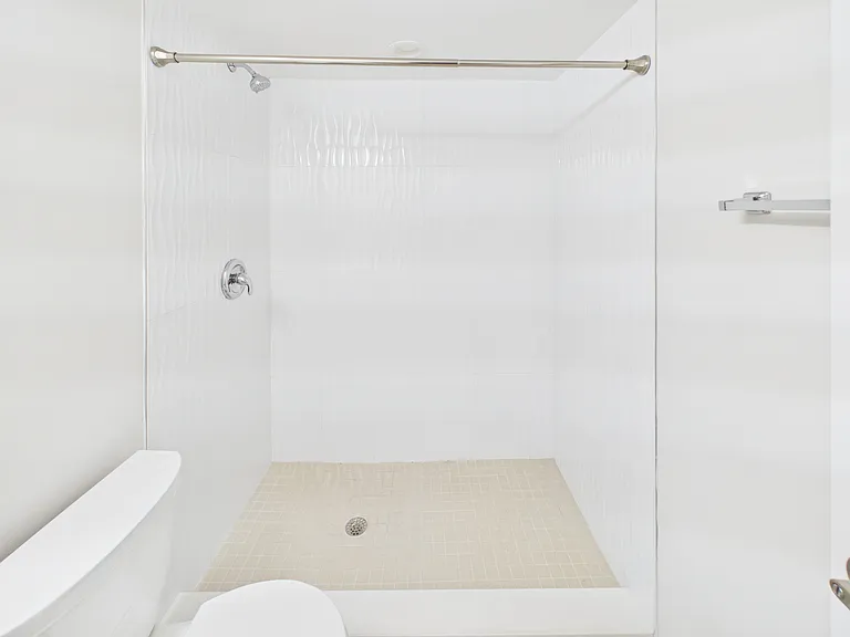 2236 S Wood St #G — Photo 23
