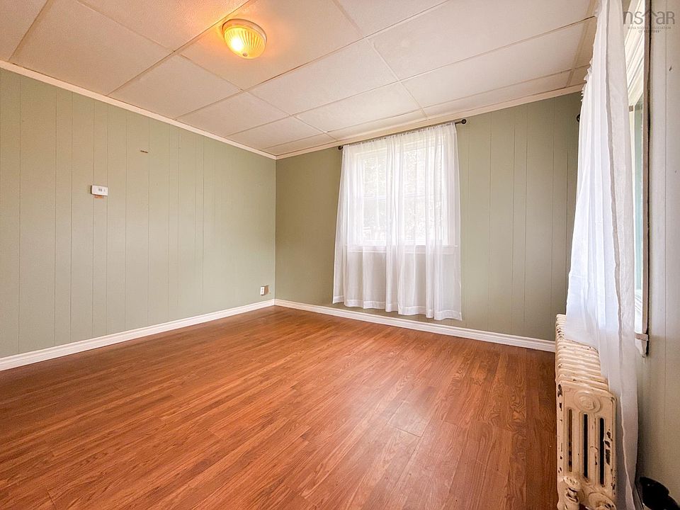 7th image of 379 Ripley St
