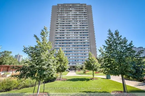 735 Don Mills Rd Photo 1