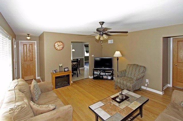 2nd image of 138 N Marion Ave