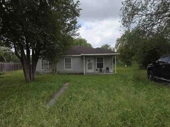 1816 Carmen St, Alice, TX 78332