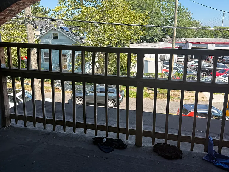 89 E Washington Ave #5 — Photo 3