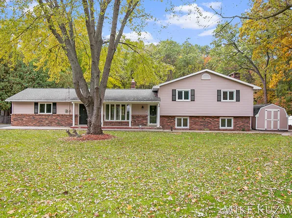 4925 Hunsberger Ave NE, Grand Rapids, MI 49525
