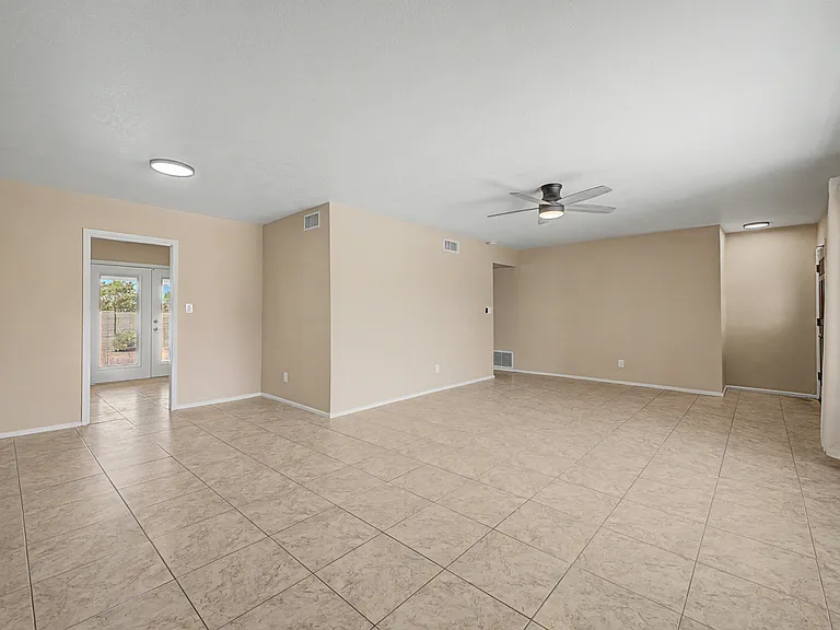 1324 W 12th St — Photo 13