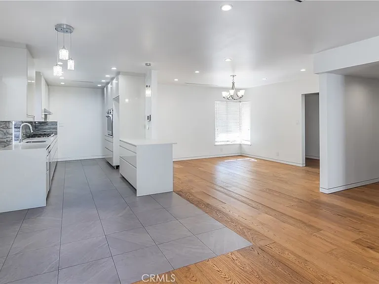 15439 Vose St #15439 — Photo 12