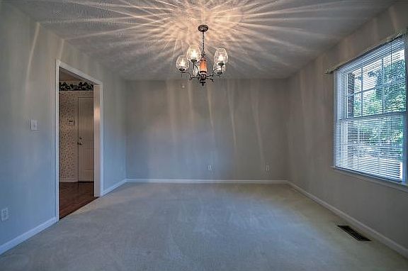 5th image of 1076 Le Amron Dr