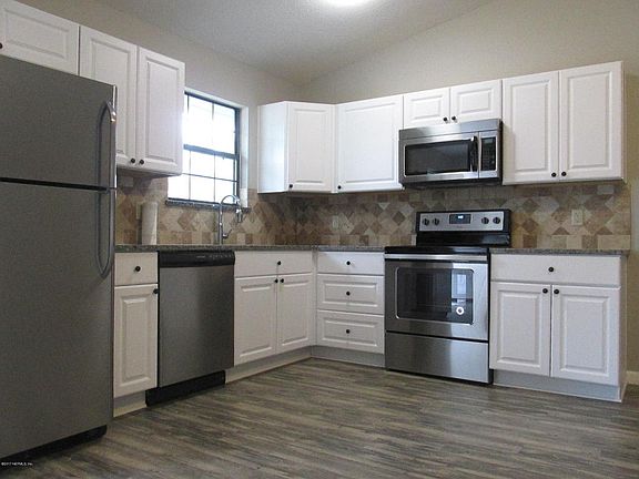 3rd image of 12210 Lyons St