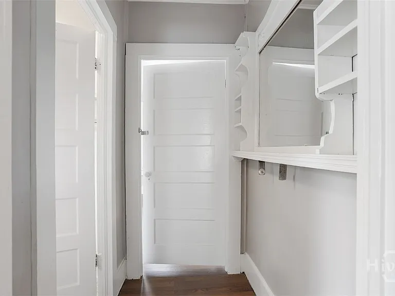 1023 W 37th St — Photo 13