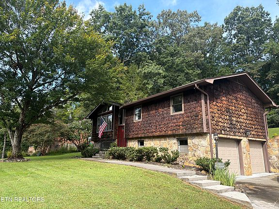 2nd image of 1015 Buckthorn Dr