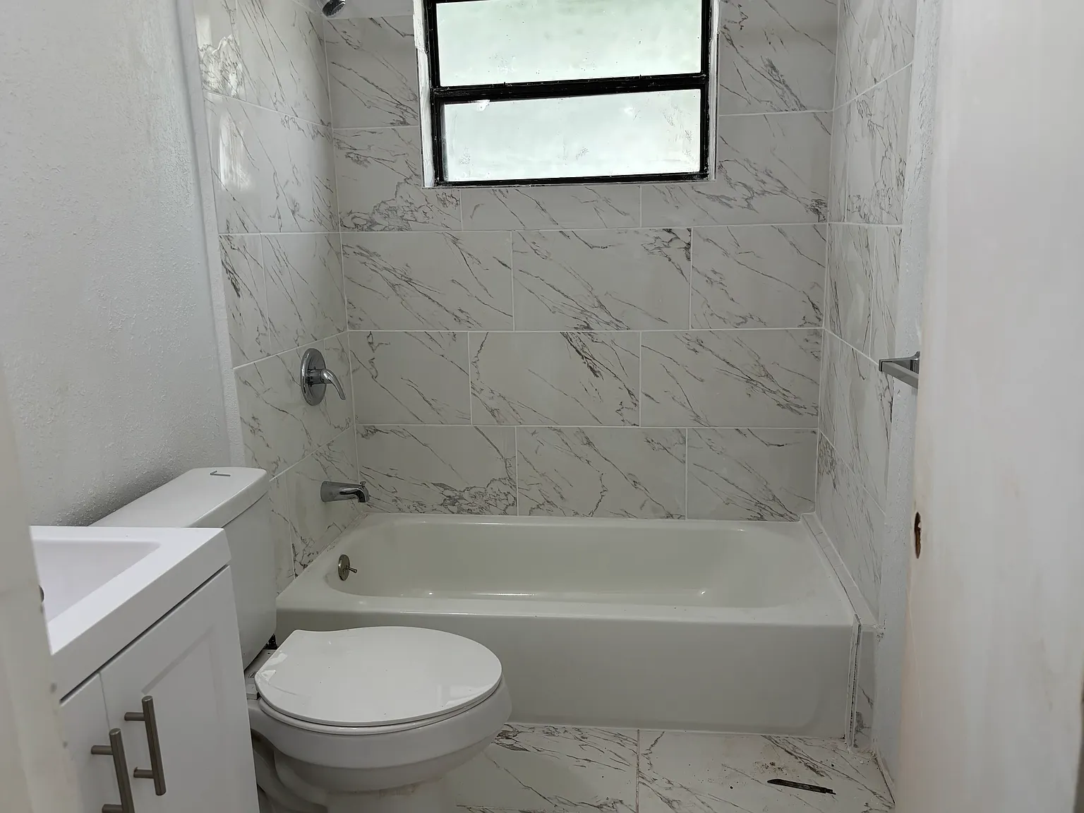 3 bed, 917 sqft, $1,600 — Photo 4
