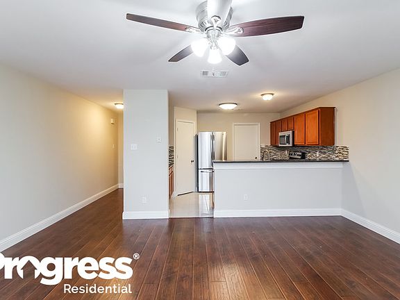 4th image of 530 Blueberry Hill Ln