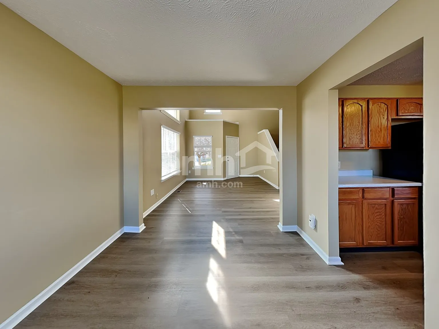 4 bed, 2.5 bath, 2583 sqft, $2,465 — Photo 4