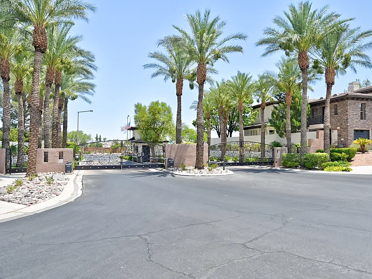 10212 Stone Briar Ct — Photo 135
