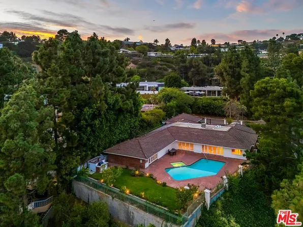 500 Leslie Ln, Beverly Hills, CA 90210