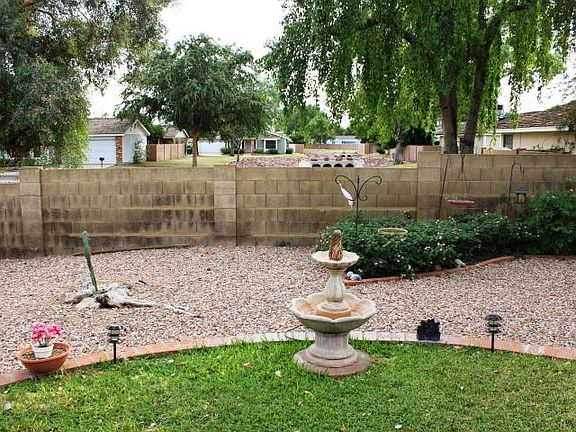 4th image of 121 E Helena Dr