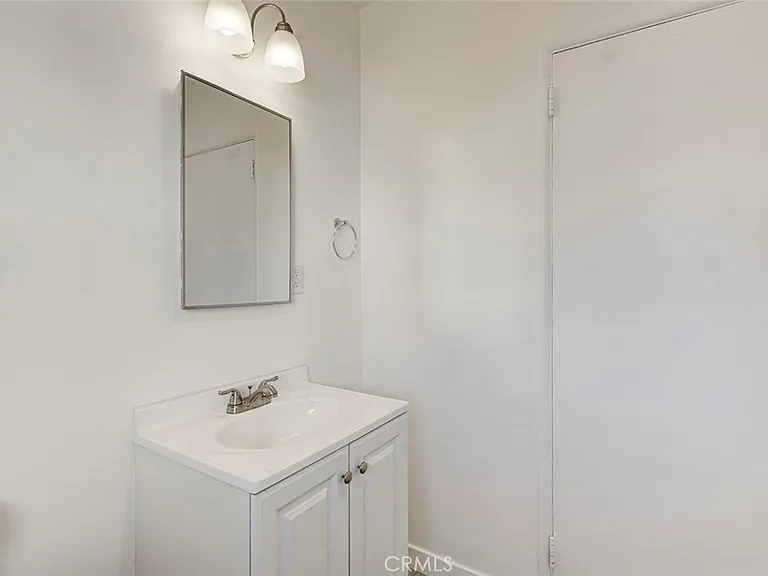 14916 Wyandotte St — Photo 12