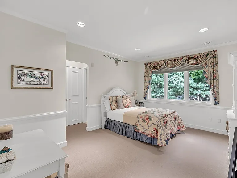 5 Coachmans Ct — Photo 22