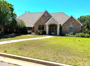 2410 Sunup Dr, Clinton, OK 73601