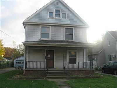 1st image of 833 W 22nd St