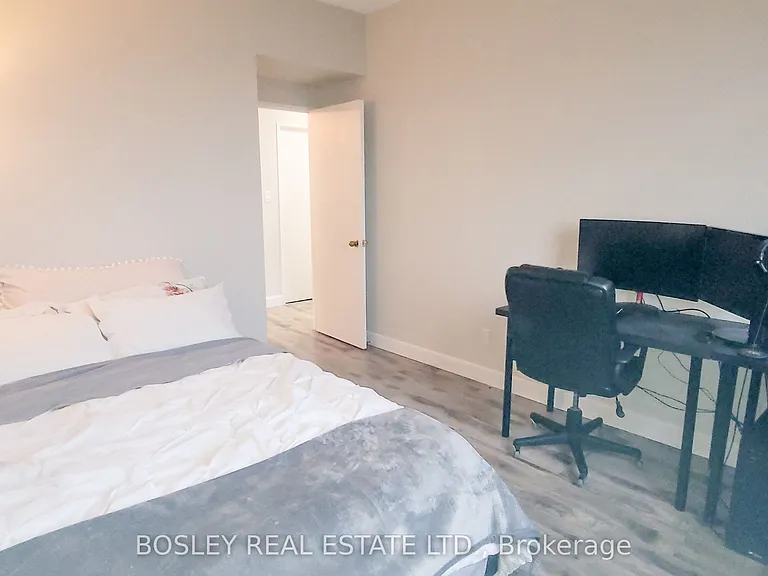 326 Major Mackenzie Dr E #822 — Photo 17